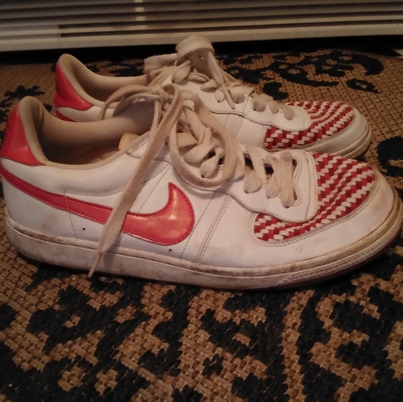 Women's Pink and White Nike Shoes 11 - Picture 1 of 4